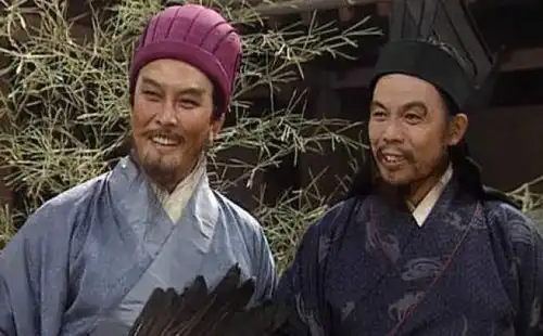 成都武侯祠挂了副赞美诸葛亮的对联,写得太高调了
