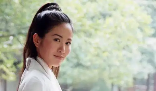 第一位敢公开评价吴亦凡的明星,叶璇身份曝光,背后靠山实力雄厚