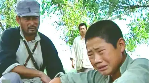 同样凭小兵张嘎走红,张一山事业红火,而谢孟伟却越来越糊
