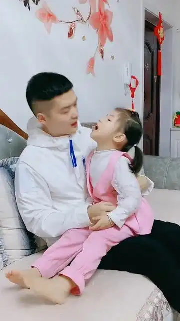 都说女儿是小棉袄,可我家的怎么像一个情敌
