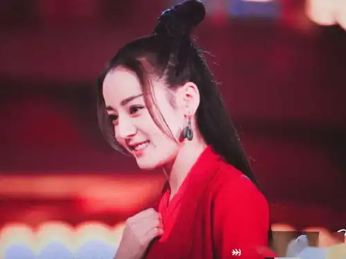 那年今日烈火如歌开放媒体探班红衣热巴美若天仙