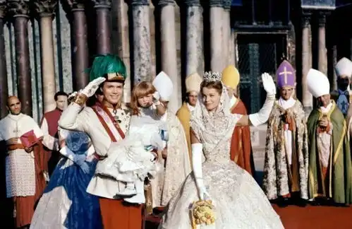 明星挤进配音圈,观众崩溃了