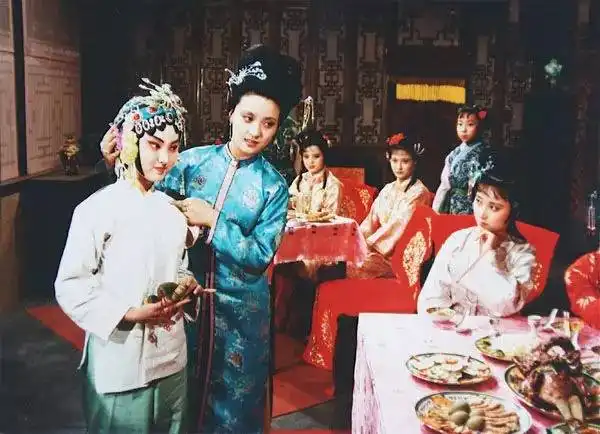 30年前的剧照,每一张都能入画,插曲都是经典
