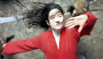 迪士尼电影花木兰刘亦菲造型太丑,大波浪发型分分钟让人出戏
