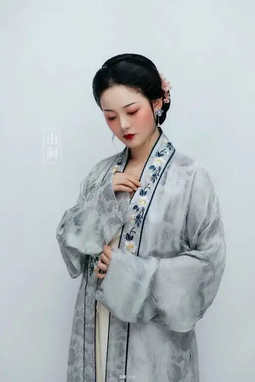 汉服入门上篇这8家典雅之选,让第一件汉服为你妆成芳菲