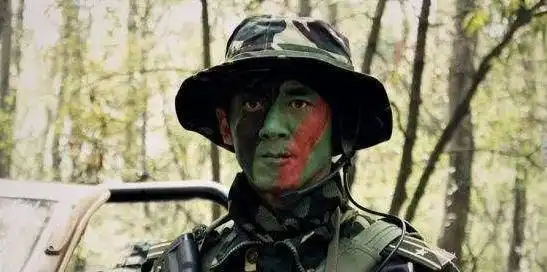 他曾是刘欢郑伊健的保镖,因太穷娶中戏女神被骂,后来逆袭成赢家