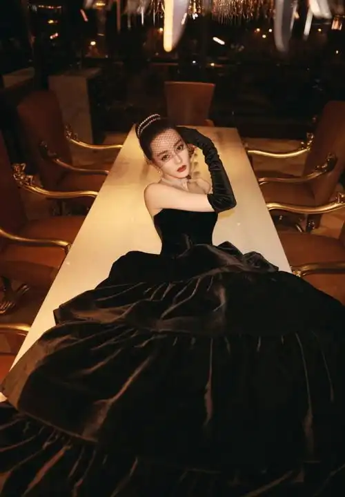 红毯女王迪丽热巴,美艳红毯照张张动人,或取代范冰冰红毯地位
