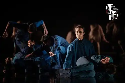 这一晚上海,一场雷雨撼动人心
