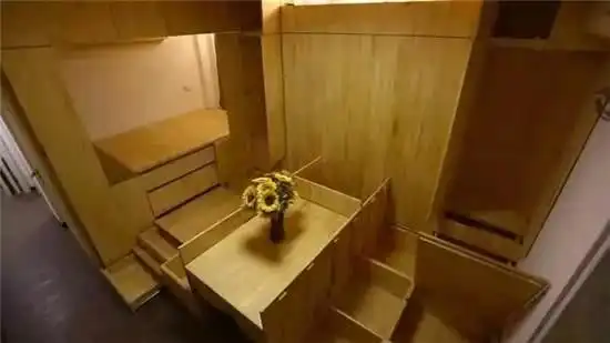 一家六口蜗居27㎡,婆婆老公挤一窝,爸妈睡在客厅折叠床