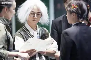 何炅晒明星大侦探剧照,满头白发被调侃,图9邓伦在吃什么