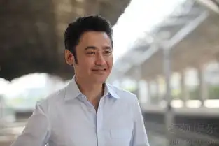 吴秀波心术休闲范儿招牌式笑容阳光讨喜
