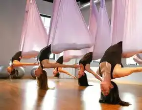 空中瑜伽金融街基础班再度袭来没有假期,也可以放飞你的心