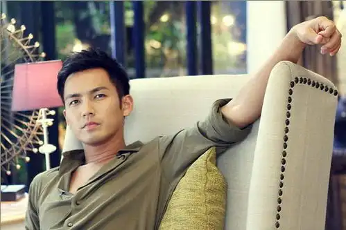 从流星花园的渔村少年到三人行的悍匪,钟汉良的光影璀璨二十年