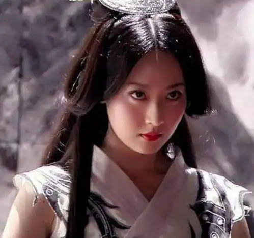 白冰七个古装角色,少女莲姬造型好美,小唯懵懂中寻找爱情
