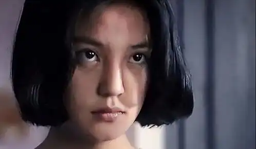 回顾走上没有回头路的赵薇,如今再看她的处境,48岁的她后悔吗