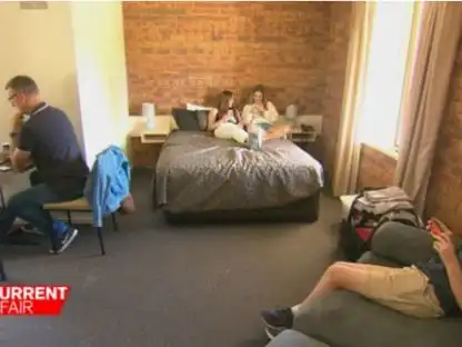 房客拒交租金还霸占房屋1年不肯搬墨尔本房东一家六口蜗居汽车旅馆
