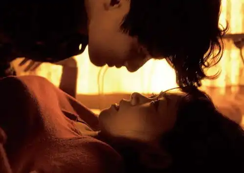 宅男的爱有多卑微,整整十年,他将自己锁在女神的世界里

