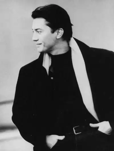 如果当初霸王别姬选择尊龙而不是张国荣,这部电影会呈现出什么样子
