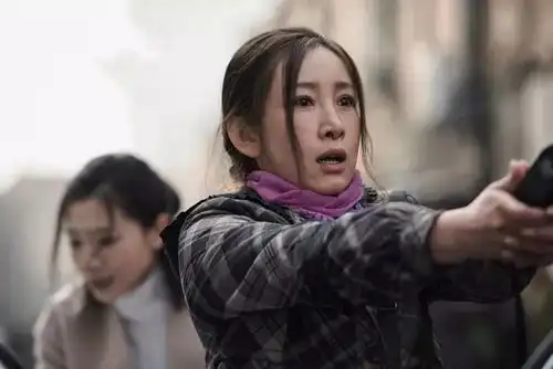 她曾是章子怡刘烨同学,从影17年不止一次被骂丑,如今却是响当当的实力派