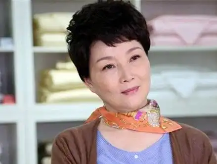 长公主朱茵因焦晃赏识出演话剧而爆红,一生对女儿充满愧疚