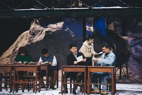 喜剧者联盟厂牌首部作品上演,观众笑着哭着走出剧场