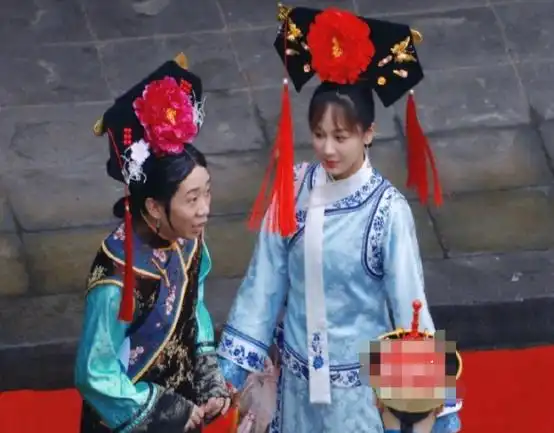 萌探探探案新路透,全员清朝打扮,杨迪像极了瘦版容嬷嬷