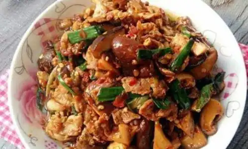 美食推荐瘦肉炒香菇,蒜蓉粉丝蒸虾,酸辣卷心菜,蜜汁烤五花肉