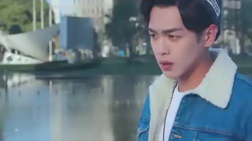 十五年等待候鸟苏苏主动送礼示爱,可是裴尚轩却高兴不起来