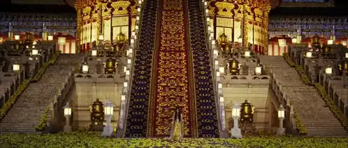 满城尽带黄金甲上万黄金甲被灭,看着哭泣的母后,元杰开始厮杀