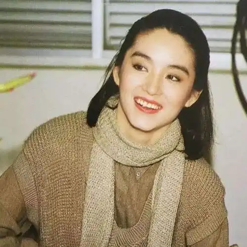 她凭什么被誉为大陆第一美人年轻时的她到底美到什么程度

