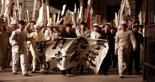 曾声嘶力竭无人理会,如今手指敲桌震慑全场中国哪里不一样了
