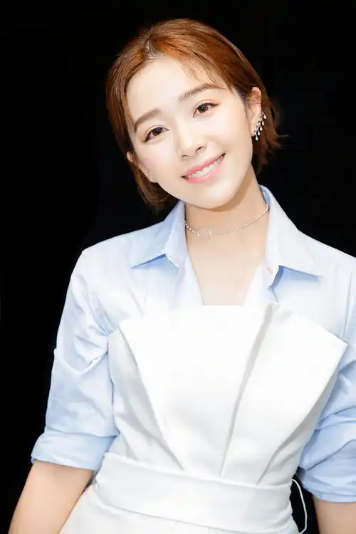 阚清子因为小时候长得太美被班主任骂狐狸精
