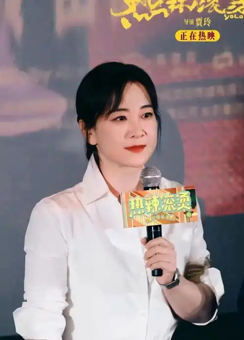 明星贾玲体型回归,酷似游泳圈嘱咐粉丝p图,网友评论很真实
