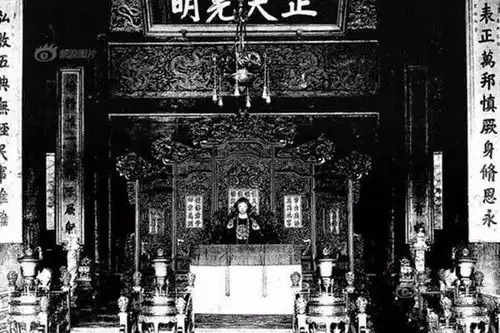 末代皇帝溥仪曾经是万人敬仰的皇帝,死时默默无闻
