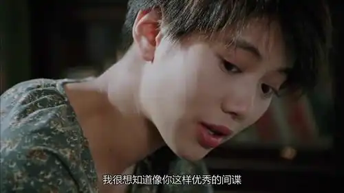 周星驰表演飞刀袁咏仪不屑,直到他用刀阻止抢劫犯,她彻底服气