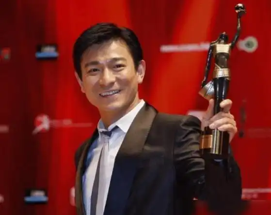 娱乐圈哪个男明星影帝数量最多梁家辉周润发各5次,他的最多
