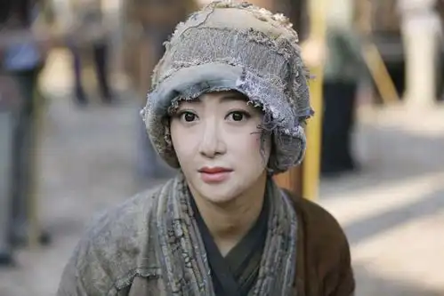 民间故事寡妇在坟地哭泣,乞丐将她拉入树林,最终寡妇以身相许