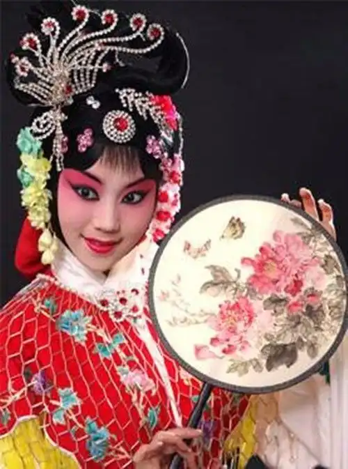 戏曲表演中的万能道具扇子,到底有多万能
