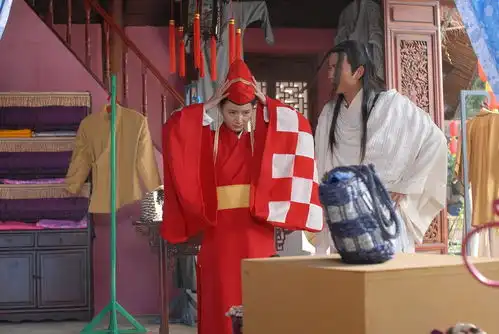 龙门镖局开播李倩穿红衣扮东方不败