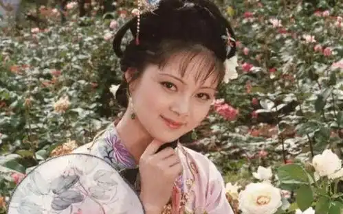 87红楼梦12金钗演员今昔对比,个个经历波折,有人56岁仍单身
