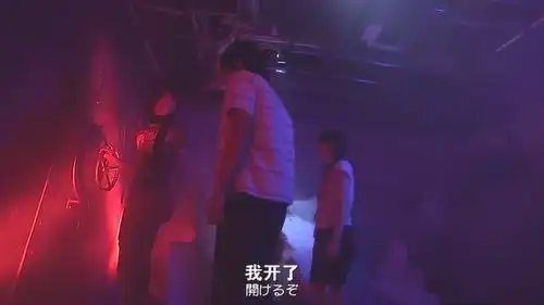 假面骑士kabuto门另一端是什么甲斗王与钢斗打开,刺眼光芒照进来