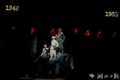 还原老英雄本色人生,话剧张富清在武汉持续热演
