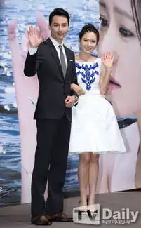 孙艺珍金南佶出席新剧鲨鱼制作发布会
