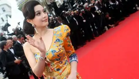 戛纳是读jiánà还是gana