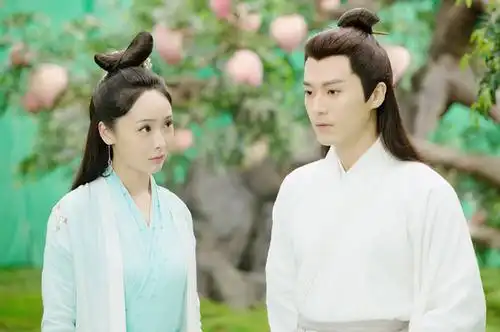 杨紫新剧再度上线,大家选择紫萱还是旭凤,网友剧情都太虐