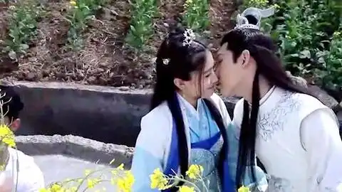 双世宠妃2独家花絮墨连城与曲小檀日常互怼啪啪打脸的帅气王爷
