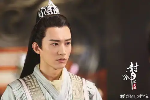 出道6年零绯闻,4次搭档杨紫变得越来越红,现30岁帅得不像话
