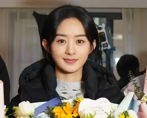 赵丽颖新剧杀青,官方晒出主演大合照,但赵丽颖素颜状态最吸睛
