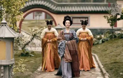 于正大唐女儿行新剧照,许凯李一桐深情对视超甜,爆款预定
