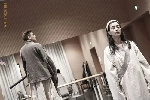 莫言编剧霸王别姬小剧场迎新,展现当代视角下的故事
